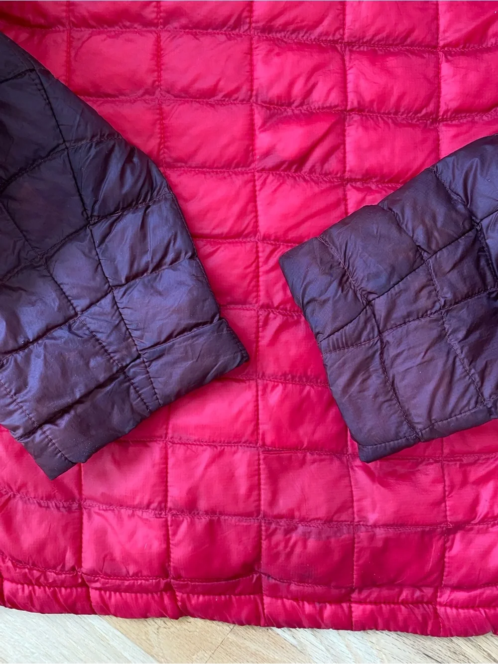 The North Face Thermaball Two-Tone Quilted Hooded Puffer Jacket Burgundy & Red_3
